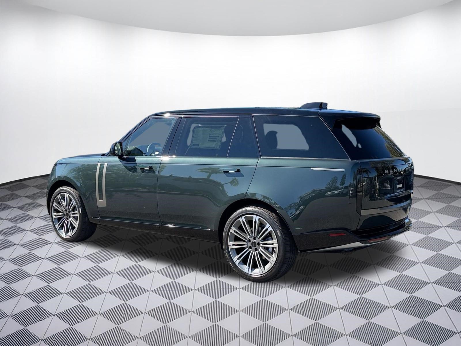 New 2026 Land Rover Range Rover Long Wheelbase SE AWD/4WD image 3