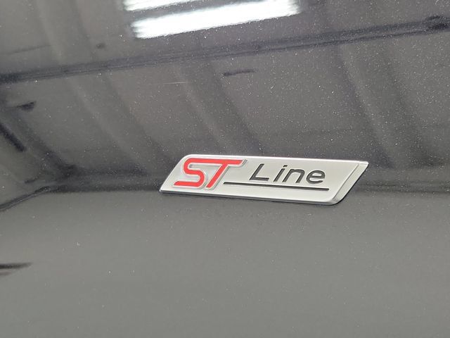 Used 2025 Ford Explorer ST-Line w/ ST-Line Street Pack AWD/4WD image 6