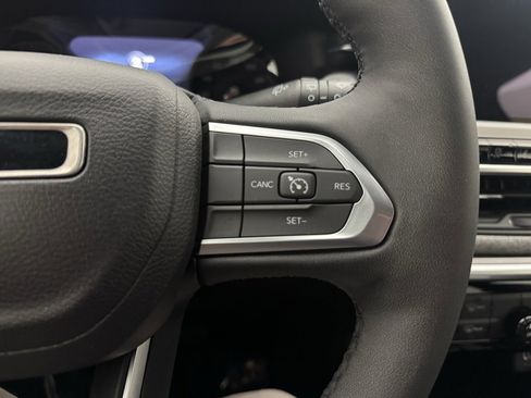 Used 2023 Jeep Compass Latitude image 24