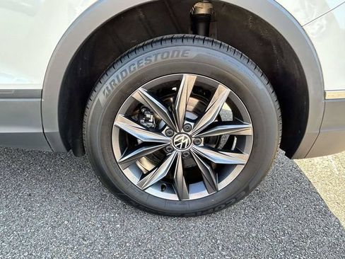 Used 2023 Volkswagen Tiguan SE FWD image 3