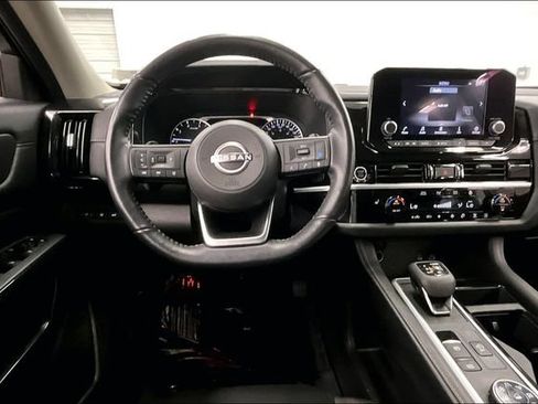 Used 2024 Nissan Pathfinder SV AWD/4WD image 6