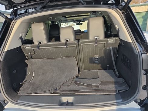 Used 2024 Nissan Pathfinder Platinum w/ Cargo Package image 21