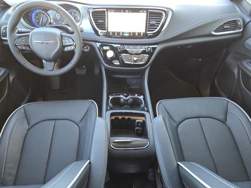 New 2026 Chrysler Pacifica Limited w/ S Appearance Package image 17