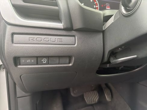Used 2024 Nissan Rogue S FWD image 31