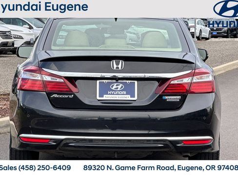 Used 2017 Honda Accord Touring image 4