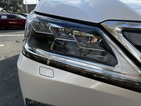 Used 2021 Lexus LX 570 4WD w/ 3rd Row & Luxury Pkg image 12