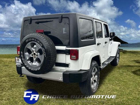 Used 2017 Jeep Wrangler Unlimited Sahara w/ Connectivity Group image 8
