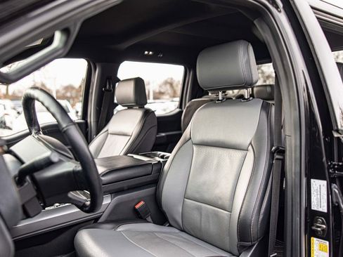 Used 2022 Ford F150 Lightning Lariat image 18