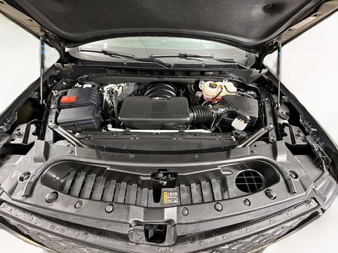 Used 2025 Cadillac Escalade ESV Premium Luxury image 33