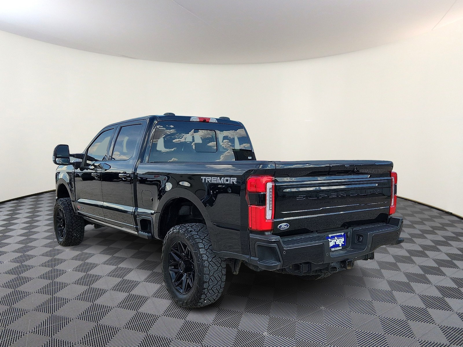 Used 2025 Ford F250 Platinum w/ Tremor Off-Road Package AWD/4WD image 3