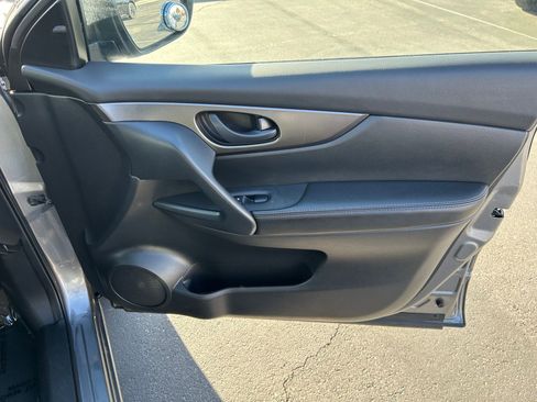 Used 2021 Nissan Rogue Sport S image 26