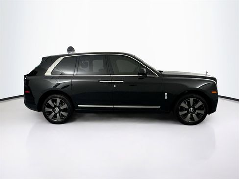 Used 2024 Rolls-Royce Cullinan image 4