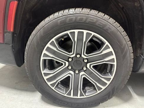 Used 2022 Jeep Wagoneer Series III AWD/4WD image 6