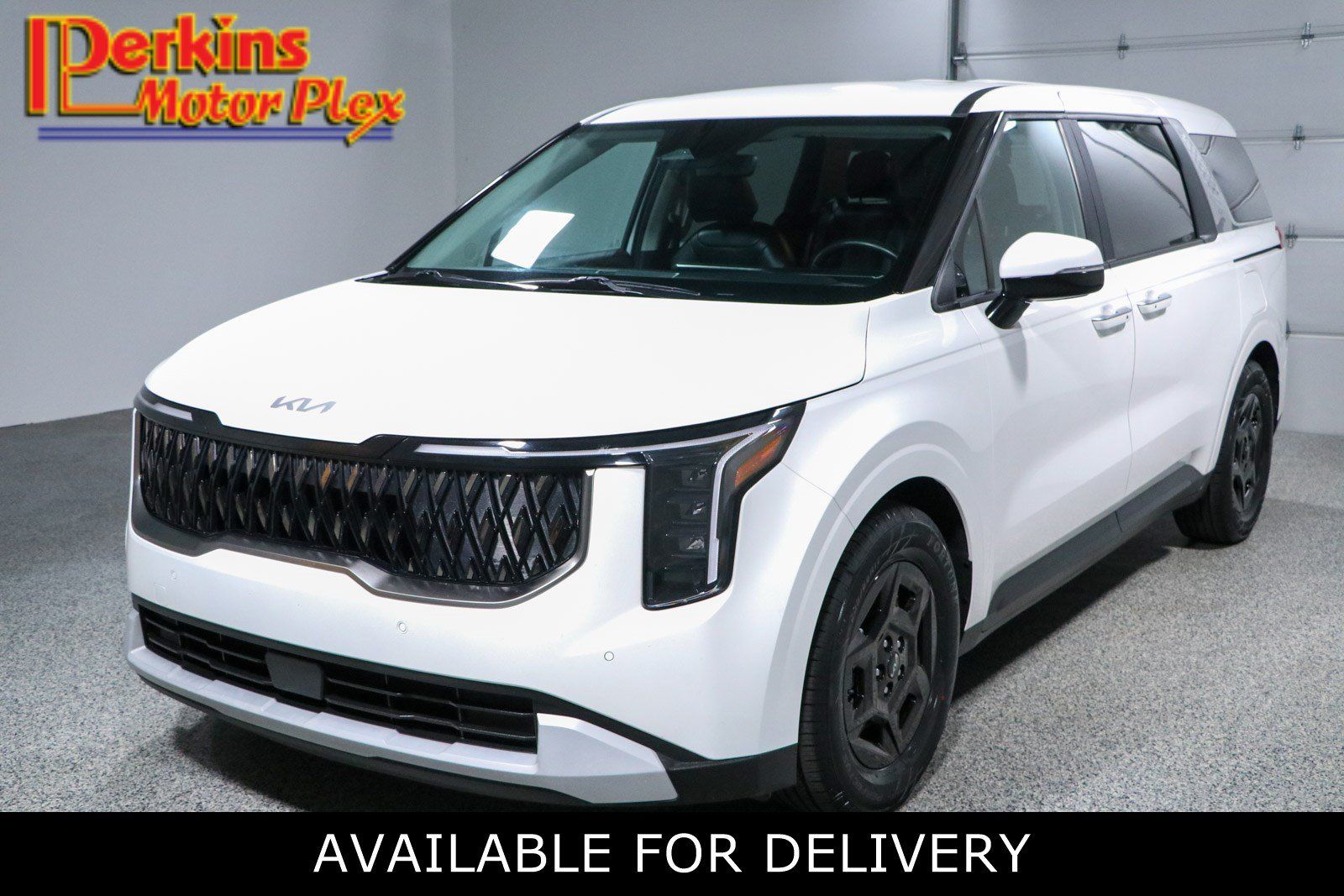 Used 2025 Kia Carnival FWD image 1