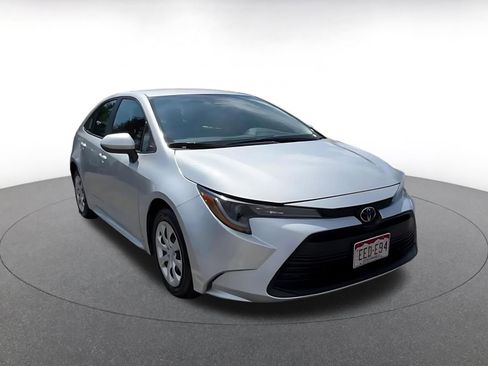 Used 2025 Toyota Corolla LE FWD image 3
