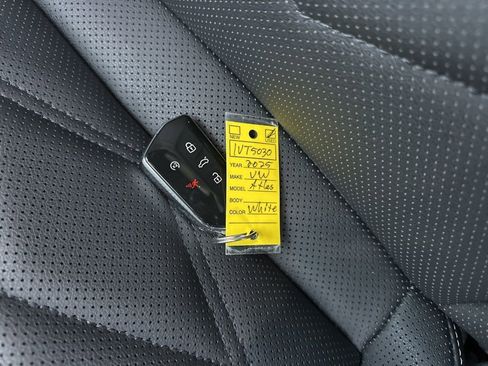 Used 2025 Volkswagen Atlas Cross Sport SE image 34