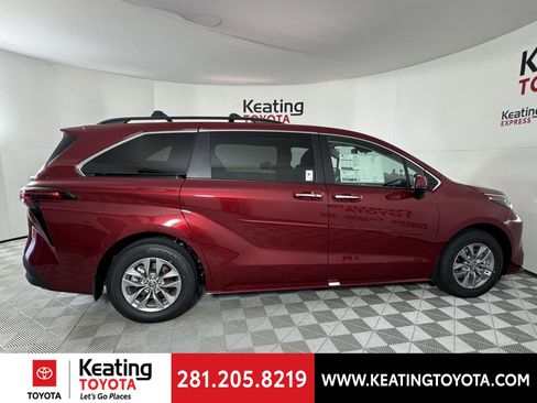 New 2026 Toyota Sienna XLE image 4