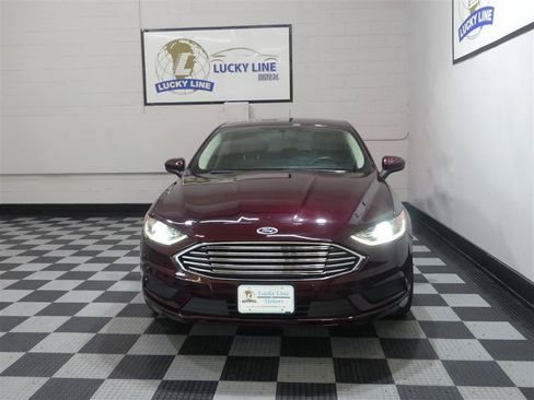 Used 2018 Ford Fusion SE w/ Fusion SE Technology Package FWD image 2