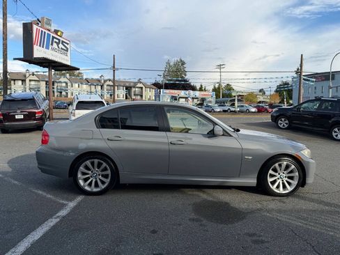 Used 2011 BMW 328i xDrive Sedan AWD/4WD image 6