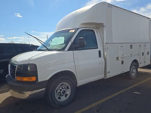 Used 2016 GMC Savana 3500 RWD image 1