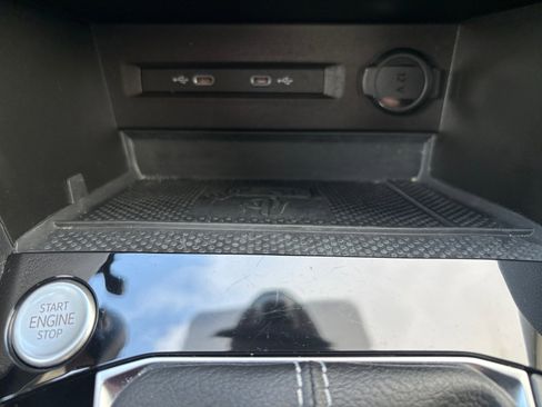 Certified 2023 Volkswagen Taos SE FWD image 18