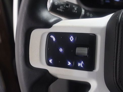 Used 2023 Land Rover Defender 130 SE image 25