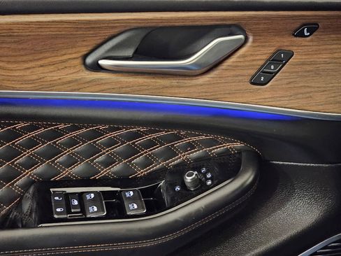 Used 2022 Jeep Grand Cherokee Summit w/ Luxury Tech Group V image 34