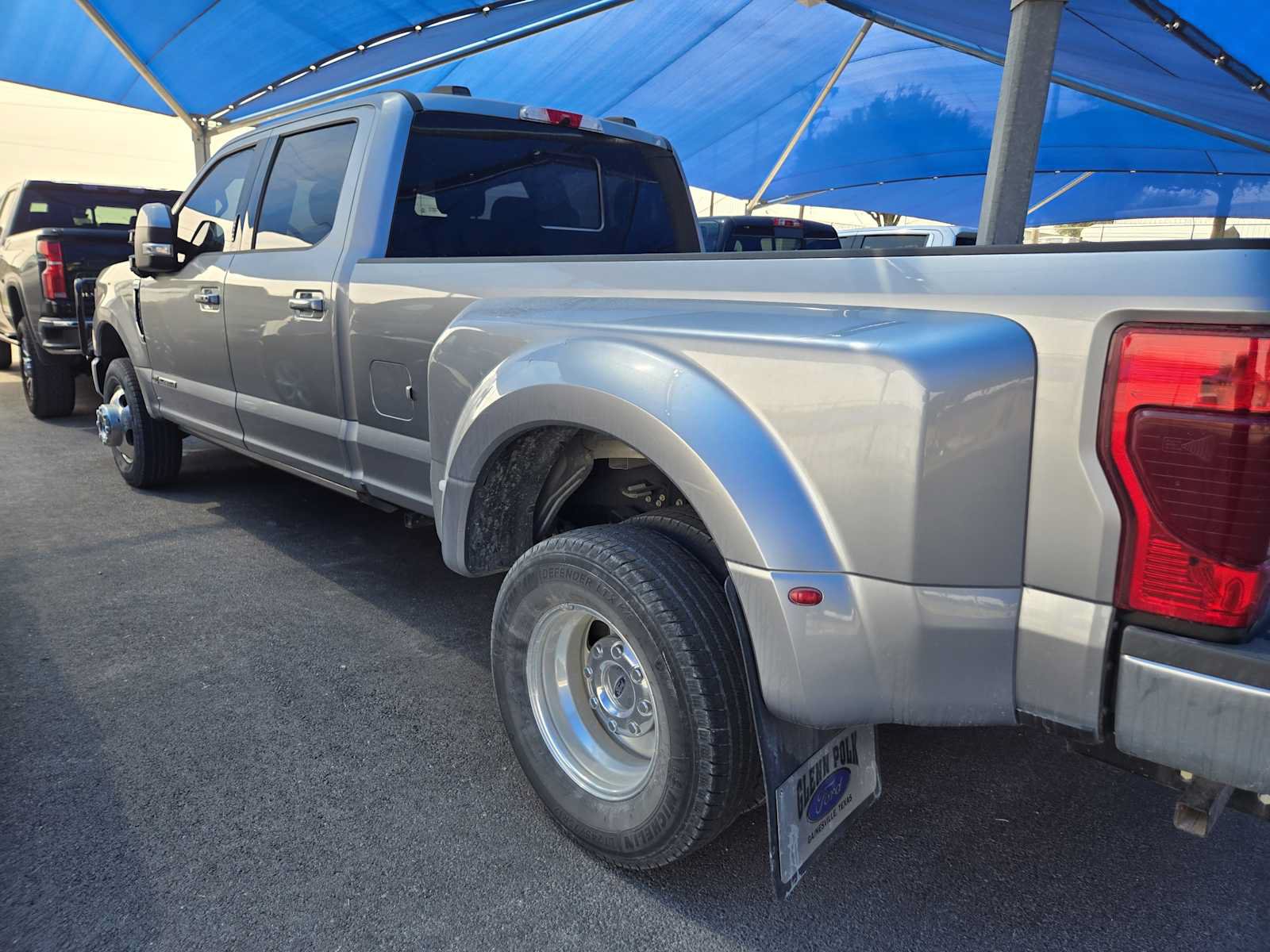 Used 2020 Ford F350 Lariat w/ Lariat Ultimate Package AWD/4WD image 3