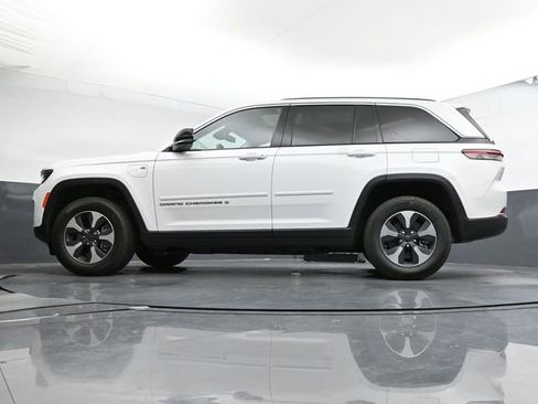 Used 2022 Jeep Grand Cherokee Limited 4xe w/ Luxury Tech Group II AWD/4WD image 43
