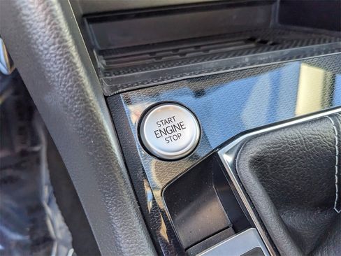 Certified 2025 Volkswagen Taos SE image 25