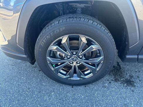 Used 2023 Toyota RAV4 XLE Premium image 4