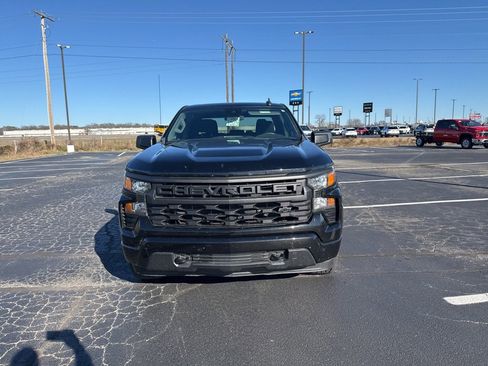 Used 2022 Chevrolet Silverado 1500 Custom image 2