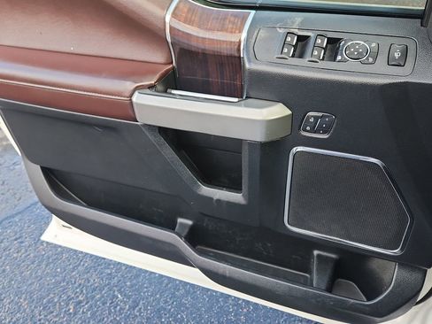 Used 2017 Ford F350 Platinum w/ Platinum Ultimate Package image 6