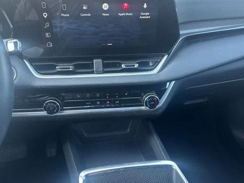 Used 2026 Chevrolet Equinox LT FWD image 11