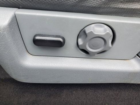 Used 2013 Ford F150 XLT w/ XLT Chrome Pkg image 7