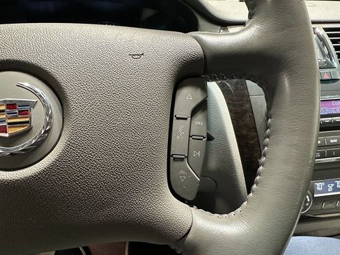 Used 2010 Cadillac DTS Luxury image 34