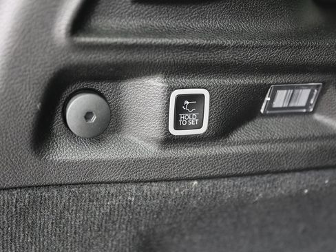 Used 2023 Jeep Grand Cherokee L Overland image 17