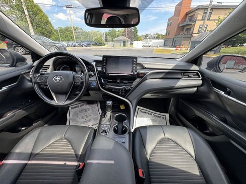 Used 2022 Toyota Camry SE w/ Cold Weather Package FWD image 7