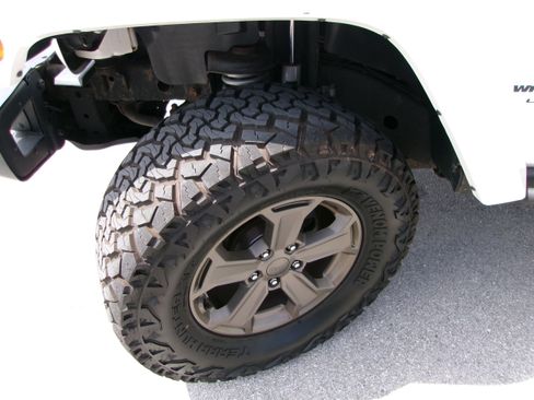 Used 2018 Jeep Wrangler Unlimited Sport AWD/4WD image 8