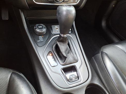 Certified 2021 Jeep Cherokee Latitude Lux w/ Sun & Sound Group image 16