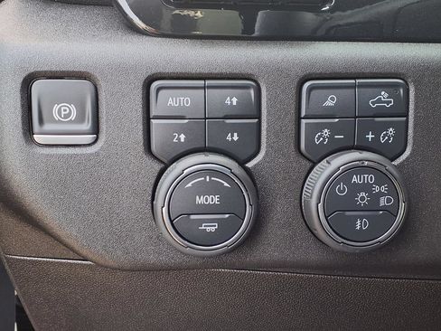 Certified 2025 Chevrolet Silverado 2500 ZR2 w/ Technology Package AWD/4WD image 9