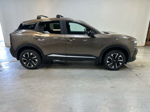 New 2026 Nissan Kicks SV AWD/4WD image 8