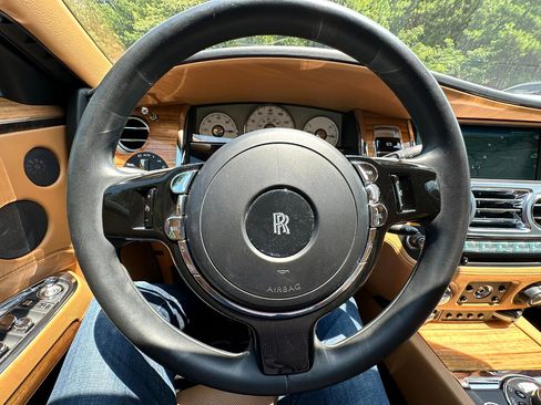 Used 2014 Rolls-Royce Ghost image 16