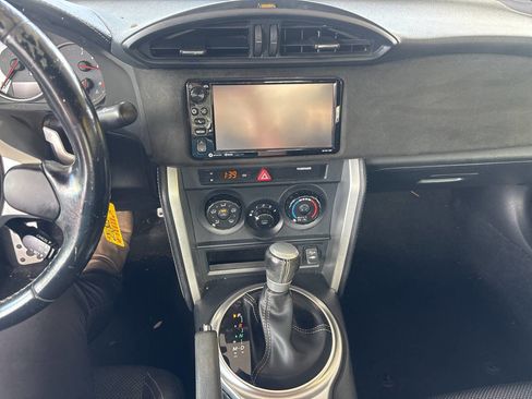 Used 2017 Toyota 86 image 10