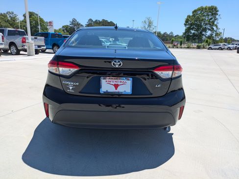 Used 2026 Toyota Corolla LE FWD image 6