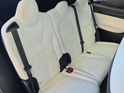 Used 2020 Tesla Model X Long Range image 16