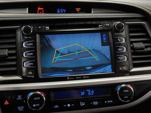 Used 2018 Toyota Highlander Limited AWD/4WD image 33