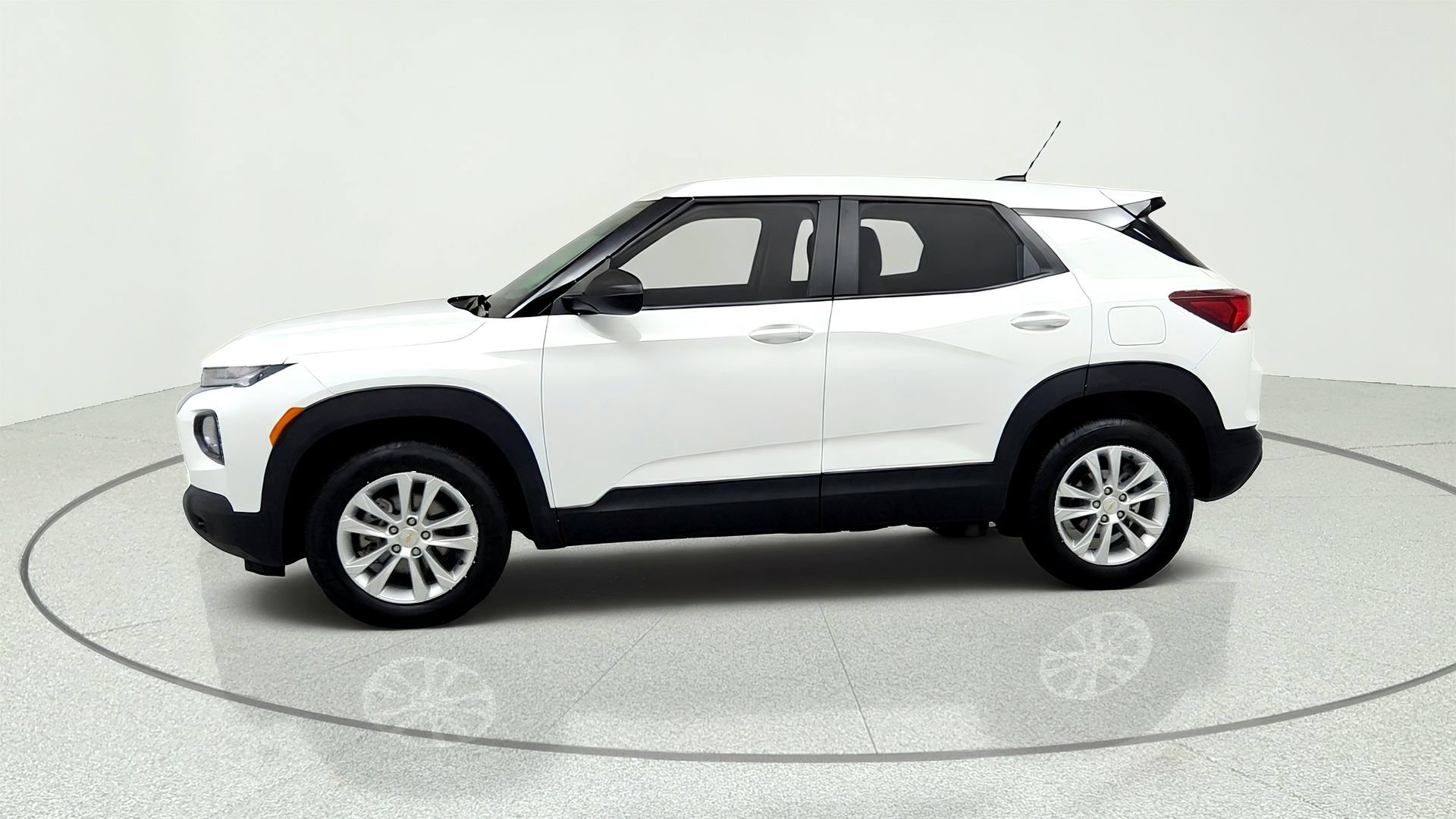 Certified 2023 Chevrolet TrailBlazer LS AWD/4WD image 2