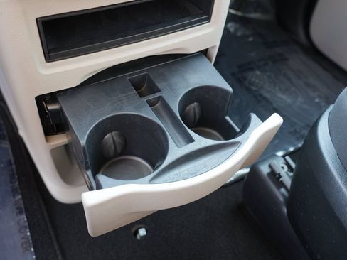 Used 2018 Dodge Grand Caravan SE w/ UConnect Hands-Free Group FWD image 27