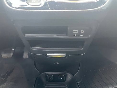 Used 2020 Chrysler Pacifica Touring-L AWD/4WD image 15